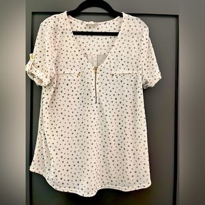 Black and white, work top, gold accents , loose